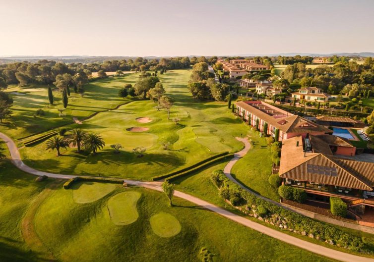 Hotel-Torremirona-Golf-Spa-Navata-Exterior